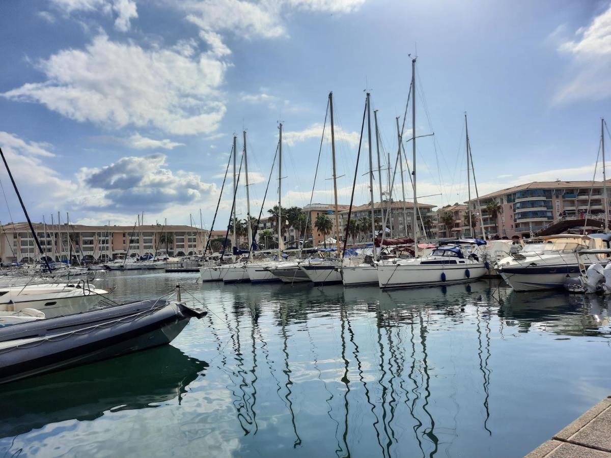 Coeur Marina Climatise Terrasse Parking Apartment Frejus Exterior photo