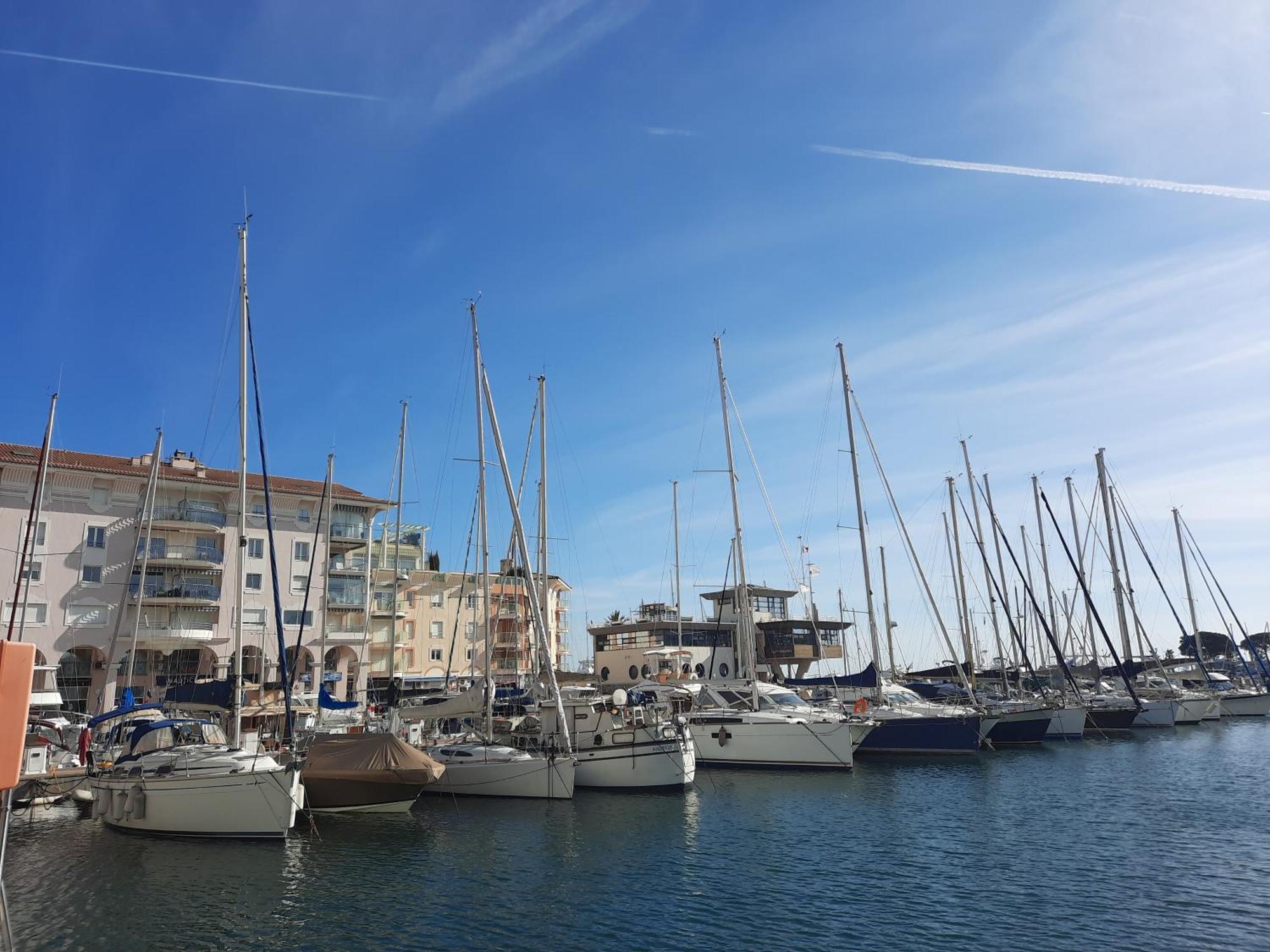 Coeur Marina Climatise Terrasse Parking Apartment Frejus Exterior photo
