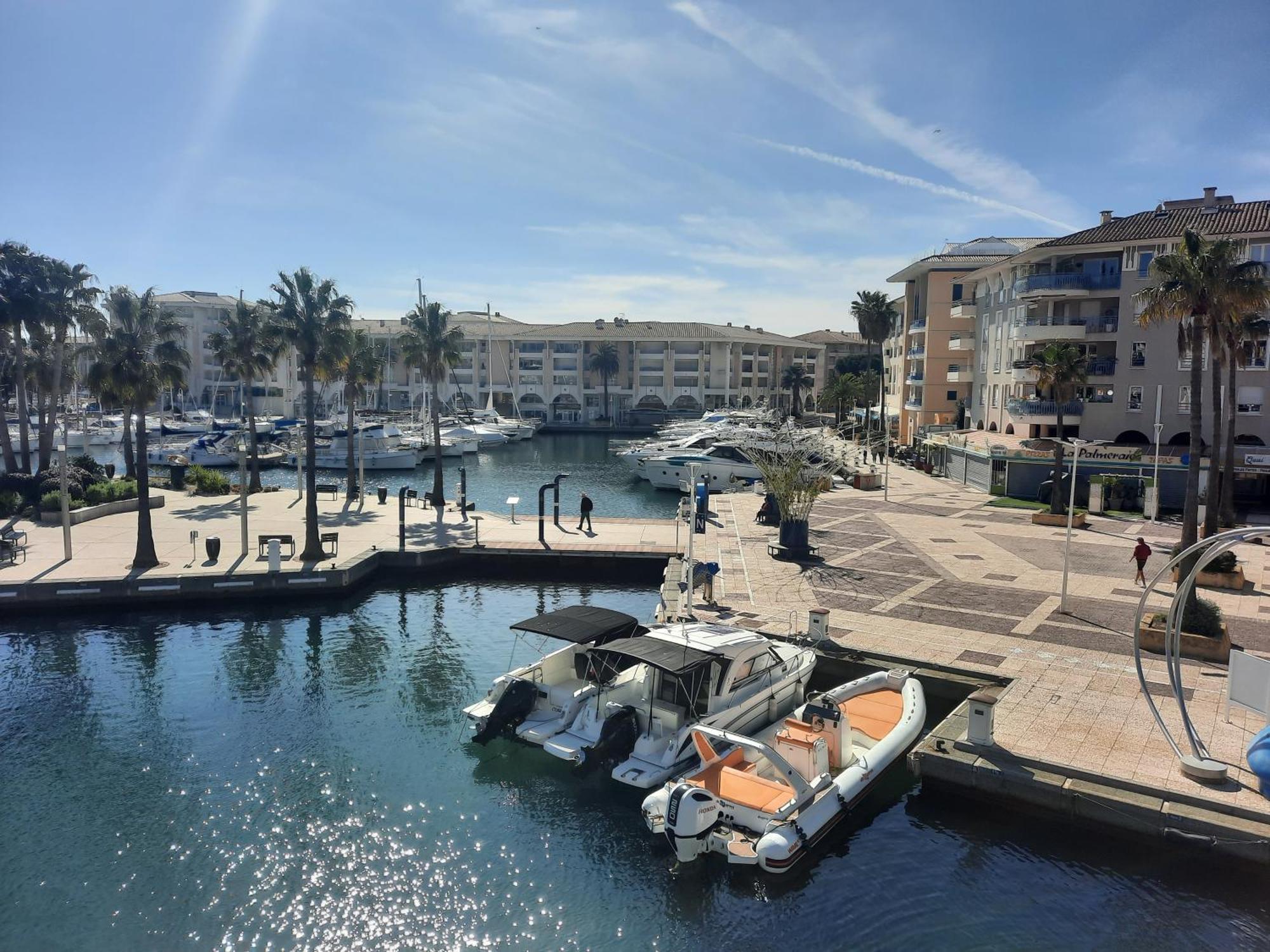 Coeur Marina Climatise Terrasse Parking Apartment Frejus Exterior photo