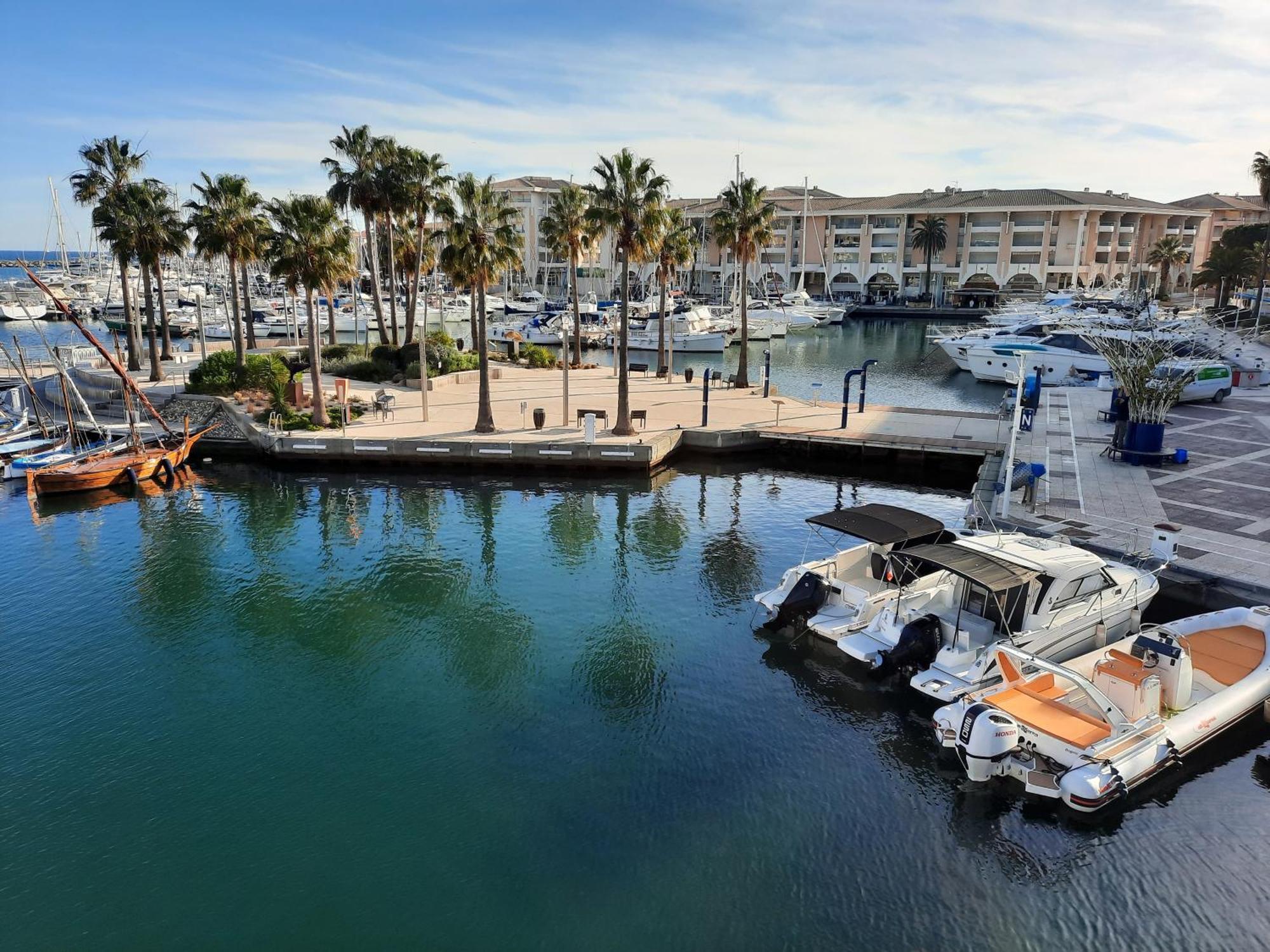 Coeur Marina Climatise Terrasse Parking Apartment Frejus Exterior photo