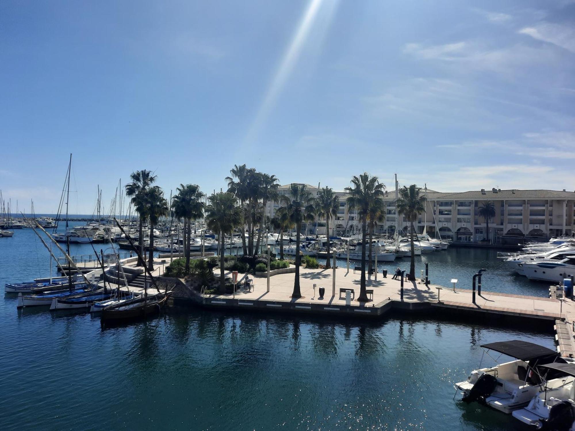 Coeur Marina Climatise Terrasse Parking Apartment Frejus Exterior photo